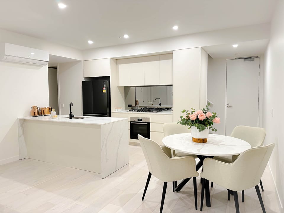 Dining & Kitchen