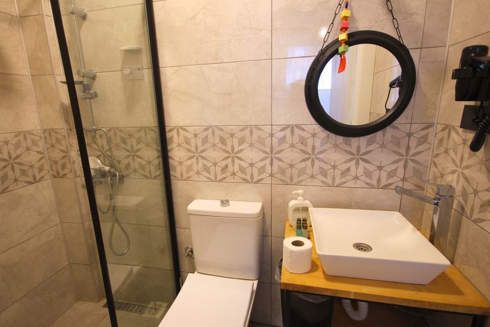 Classic Room | Bathroom