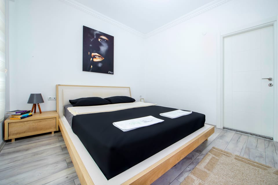 Comfort Apartment | Egyptian cotton sheets, premium bedding, desk, soundproofing