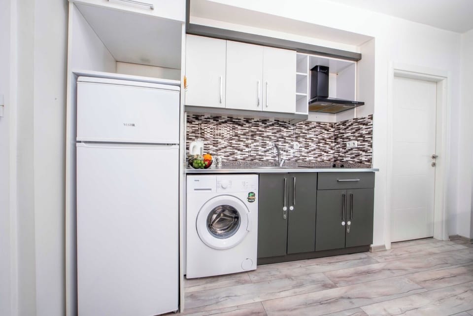 Comfort Apartment | Private kitchen | Fridge, stovetop, cookware/dishes/utensils