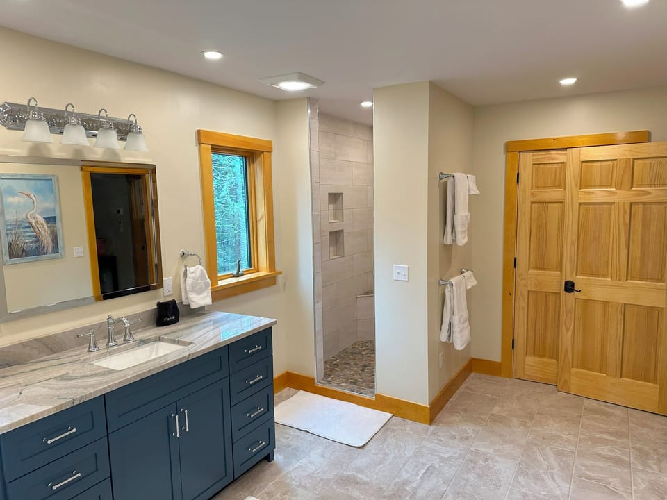 Bathroom 1 (2nd Floor Master)