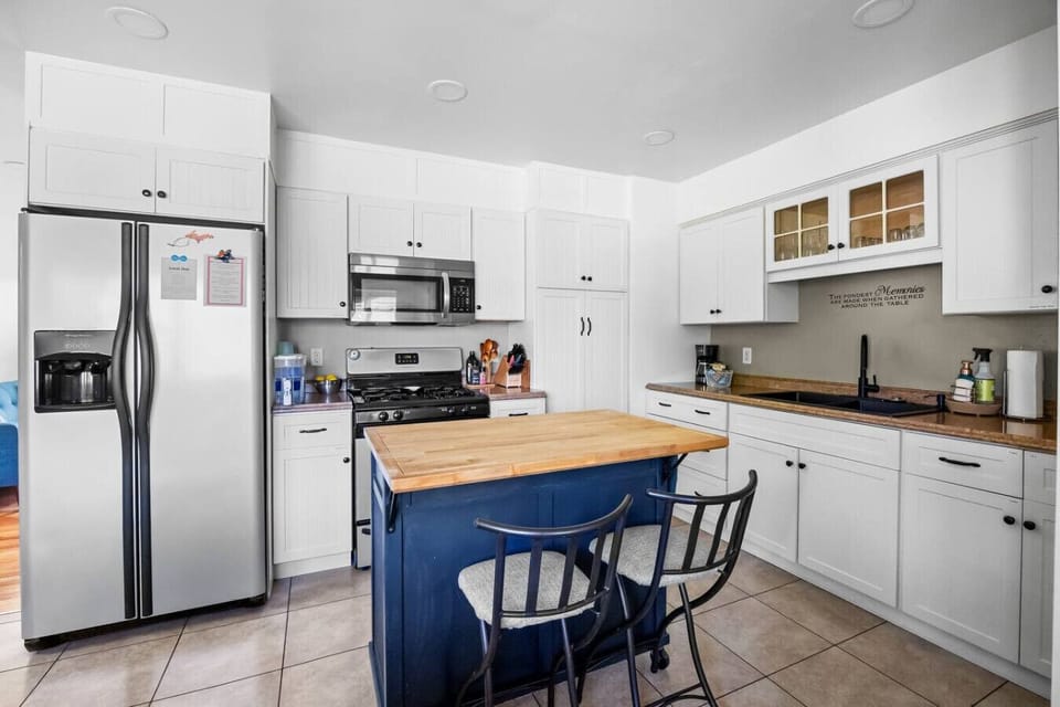 Fully stocked kitchen! Everything is labeled for guests to easily access what they need.