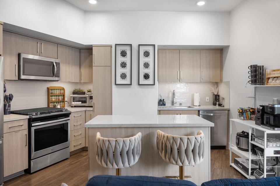 Park Lux PlayHouse Kitchen San Diego Downtown Luxury5