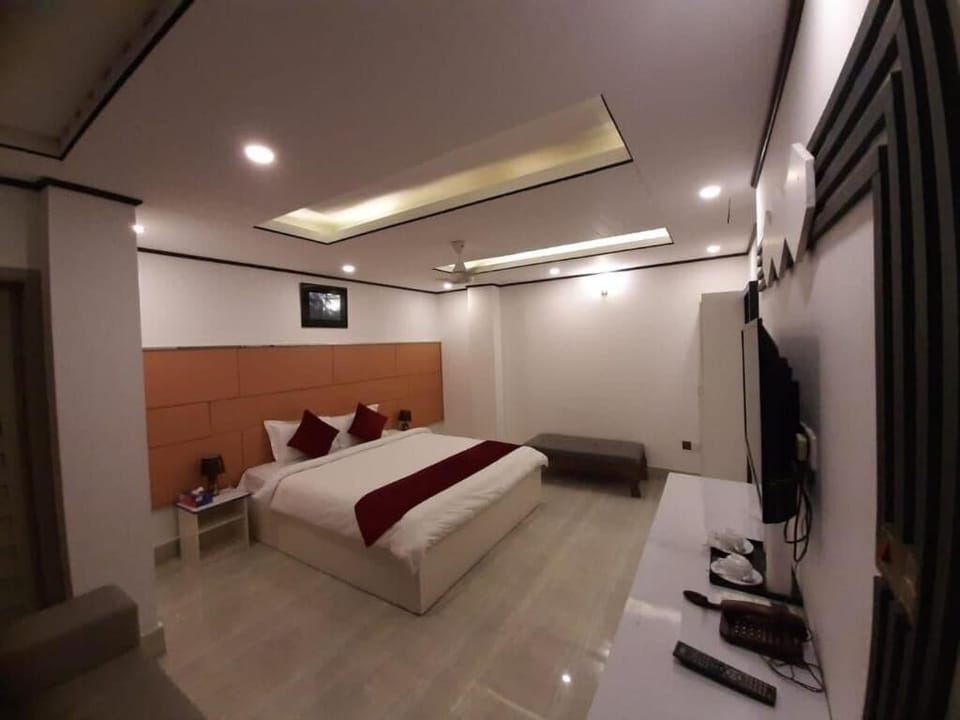 Family Suite, City View | Desk, free WiFi, bed sheets