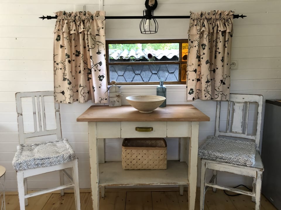 Traditional Cabin, Non Smoking, Kitchenette | Living area