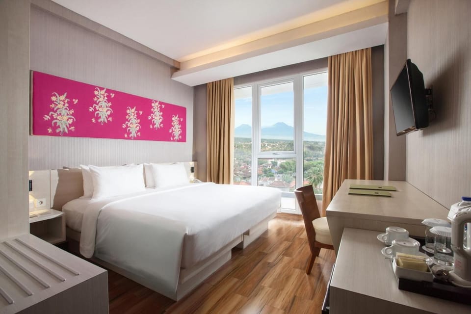 Superior Room, 1 King Bed | Minibar, in-room safe, desk, laptop workspace