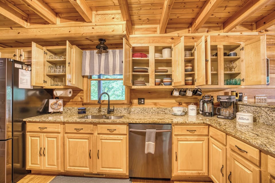 Fully stocked kitchen- no need to bring any kitchen items!