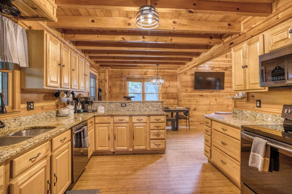 Fully stocked kitchen- no need to bring anything- we have you covered!