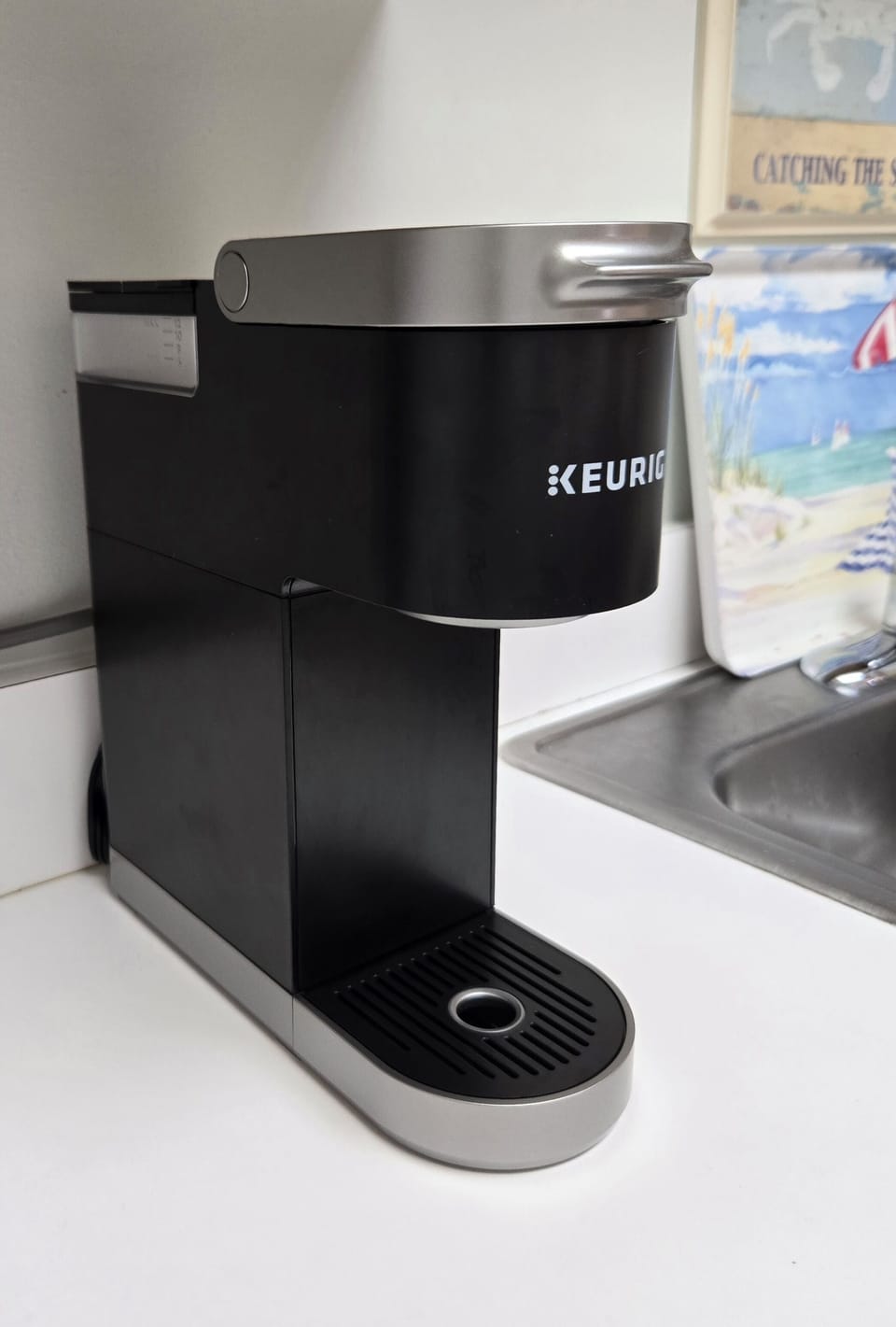 Kitchen Keurig Single Cup Coffee Maker and starter pods