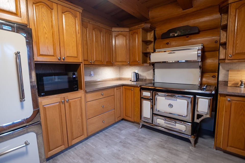 Kitchen stove and oven