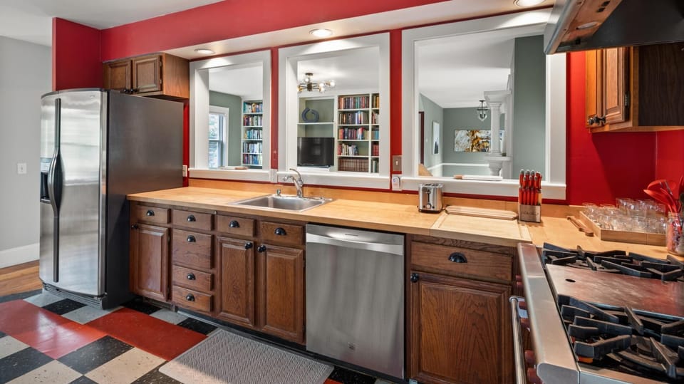 Stunning Vermont Farmhouse in Stowe Town Center (3844)