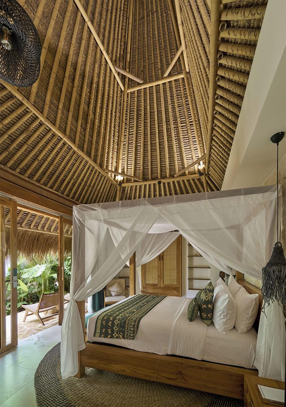 Glamp Villa | Premium bedding, minibar, desk, laptop workspace