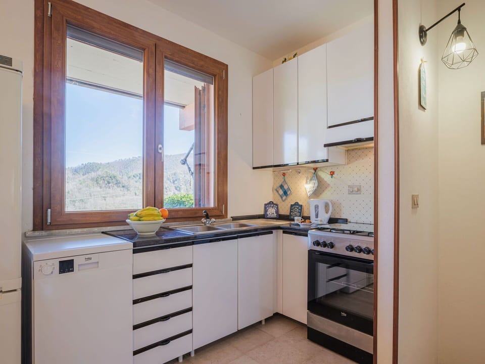 Cabinetry, Countertop, Property, Furniture, Sink, Building, Interior Design, Window, Wood