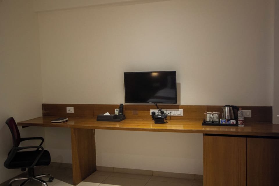 Executive Room | Soundproofing, iron/ironing board, rollaway beds, free WiFi