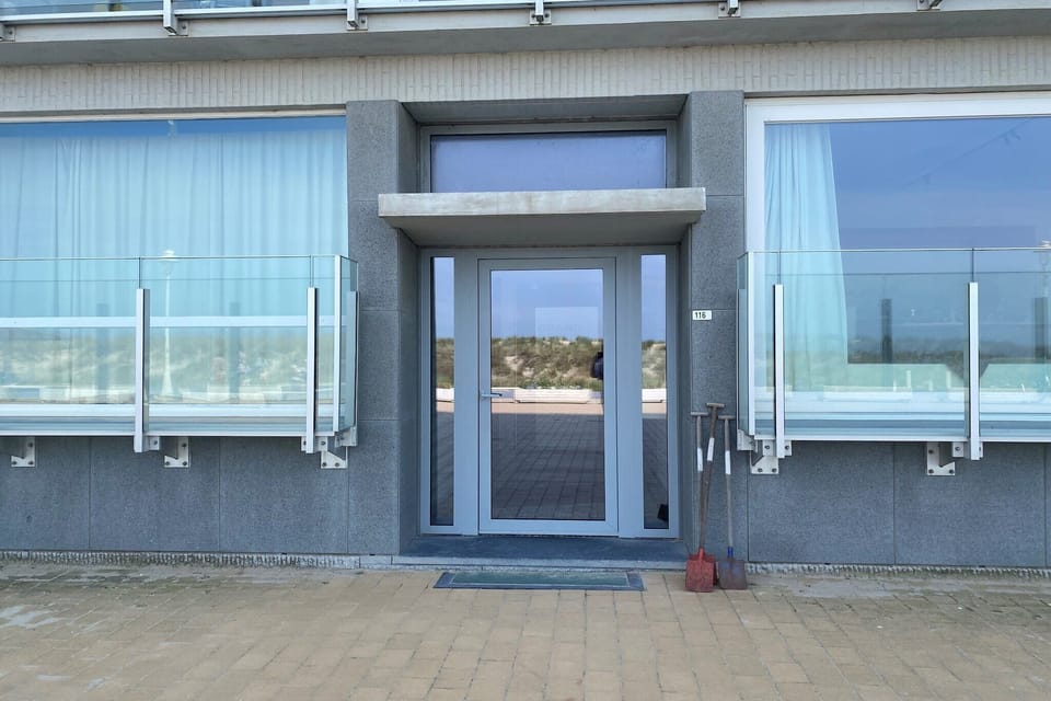 Entrance / Reception