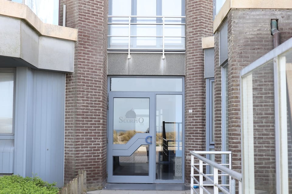 Entrance / Reception