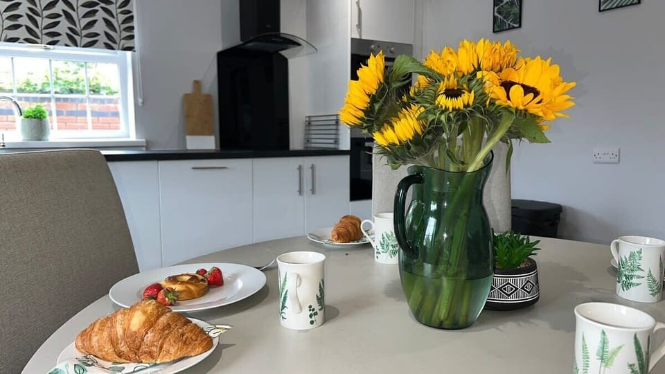 The Cheshire Gathering - Sleeps 24 With Hot Tub