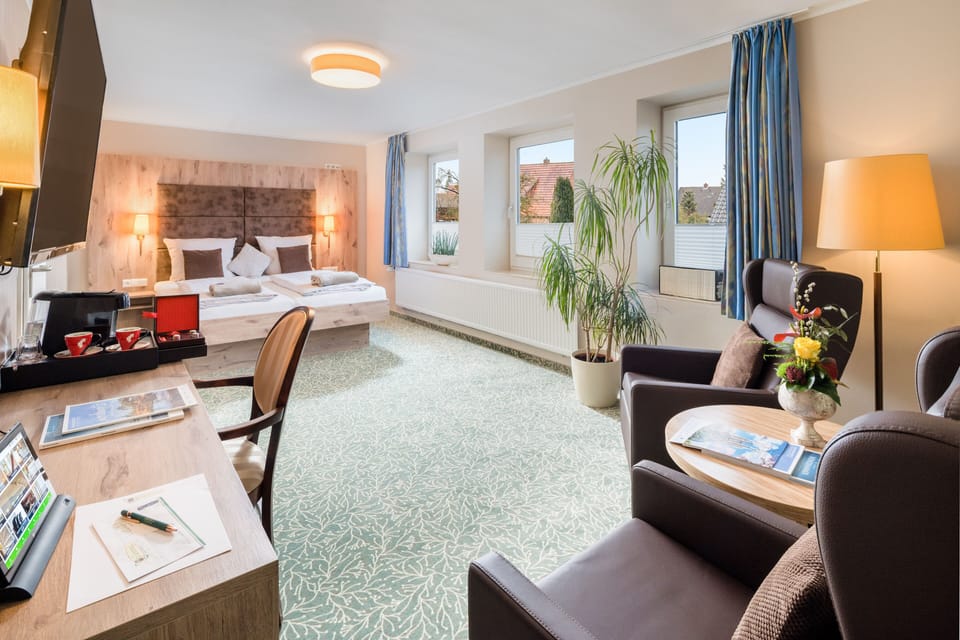 Deluxe Studio Suite | Premium bedding, in-room safe, desk, laptop workspace