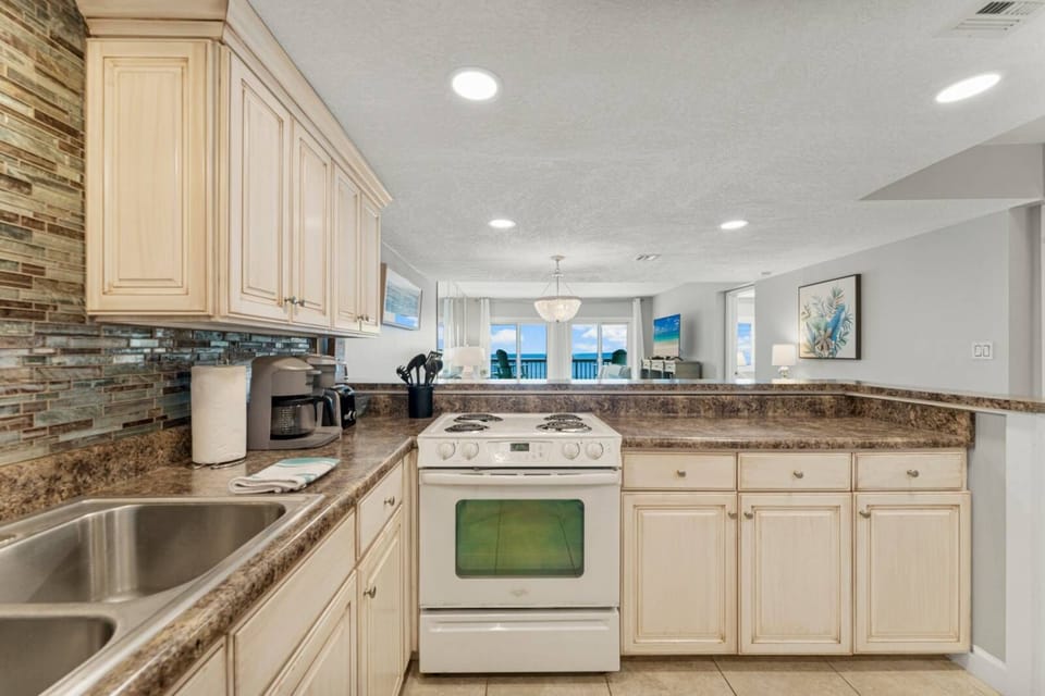Fully Stocked Kitchen