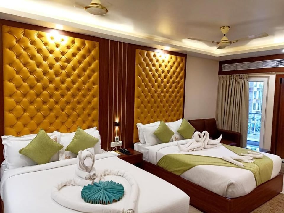 Deluxe Quadruple Room | In-room safe, soundproofing, iron/ironing board, free WiFi