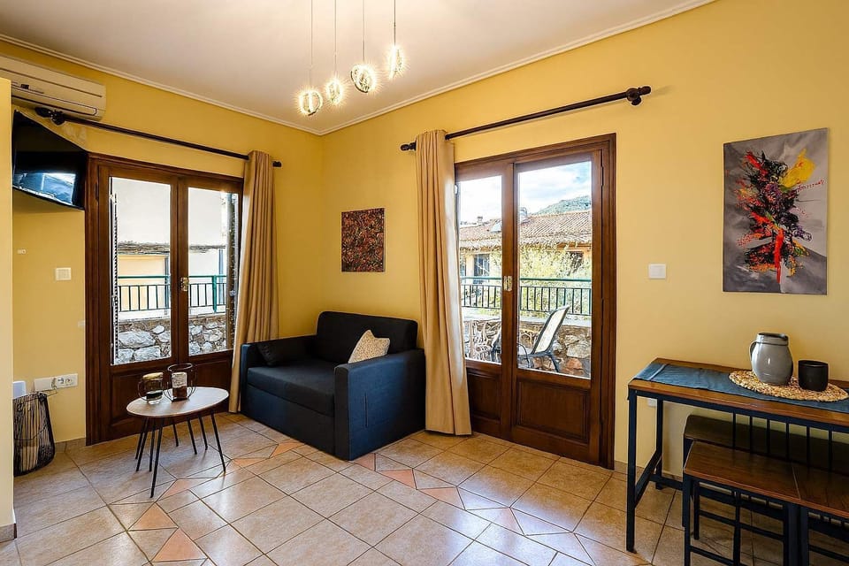 Bright and Cozy Living Room – Welcoming space with natural tones and comfortable furnishings.