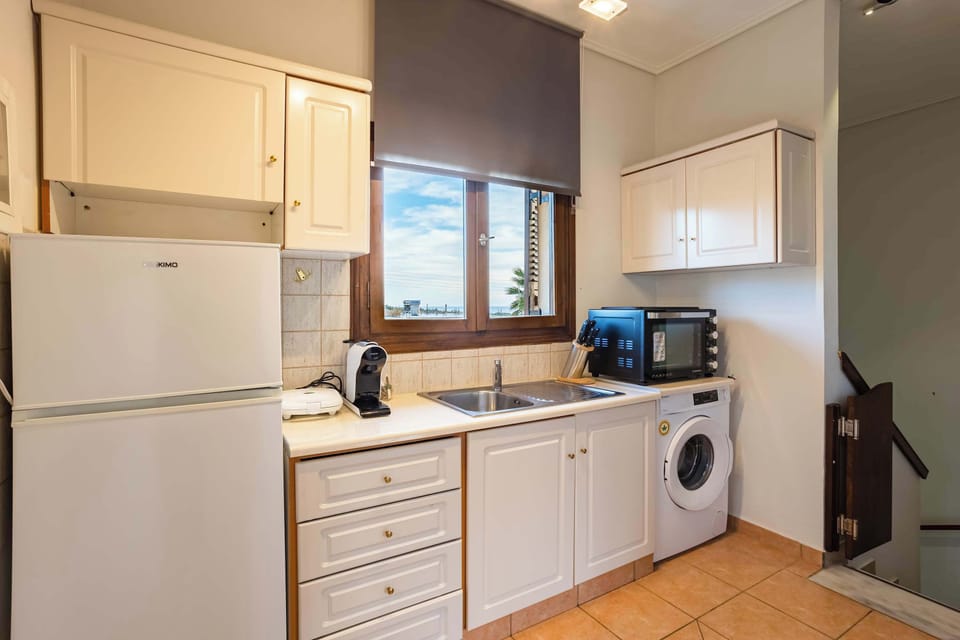 Fully Equipped Kitchen Space – Functional kitchen complete with modern appliances.