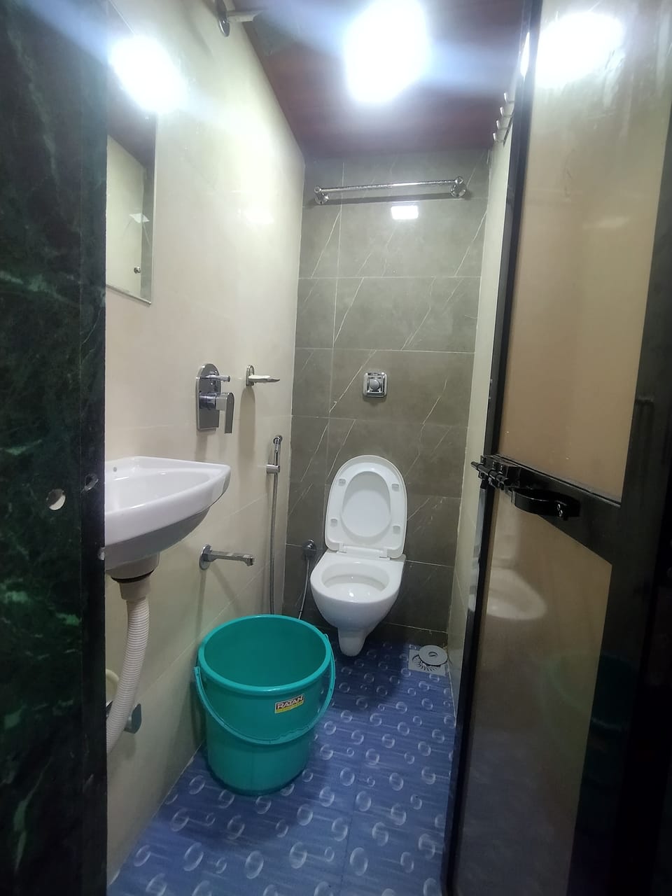 Basic Shared Dormitory | Soundproofing, free WiFi