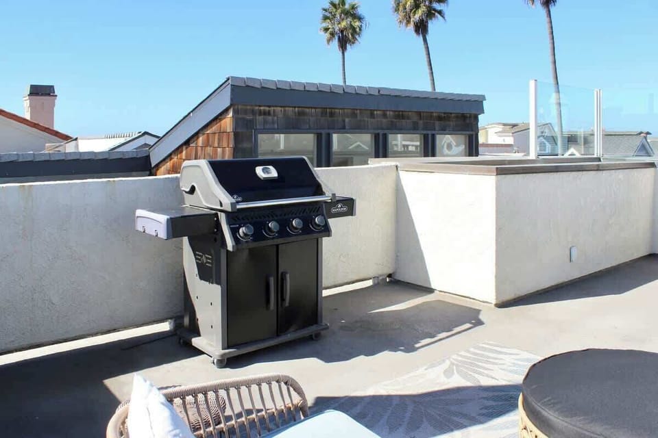 Upper Deck patio & barbeque