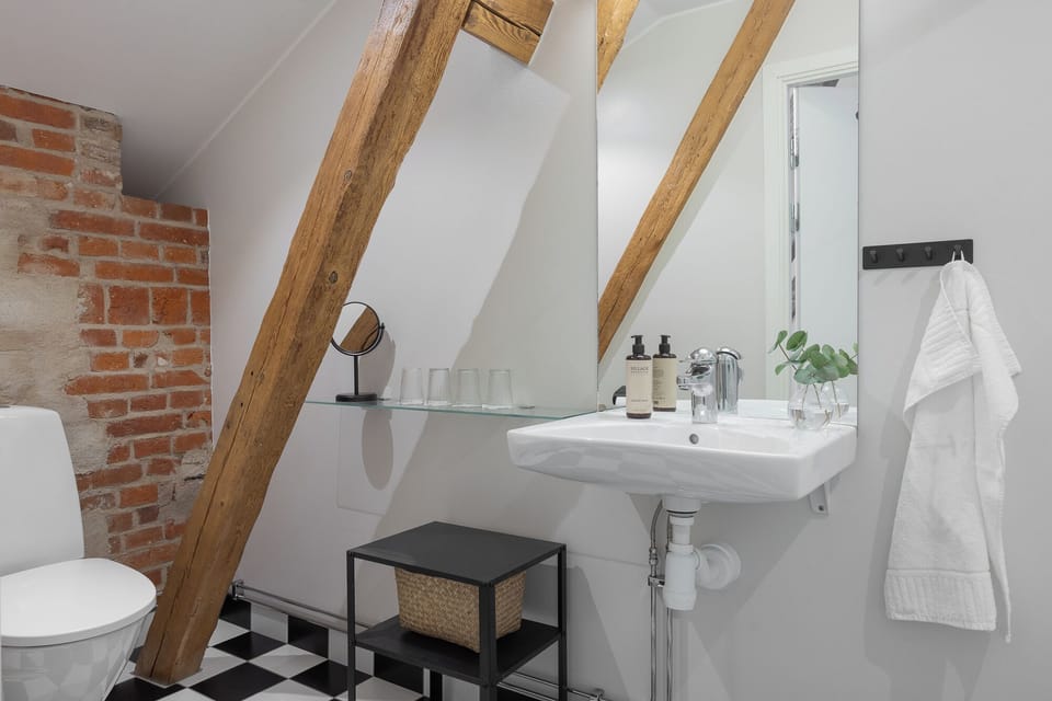 Family Room, Multiple Beds | Bathroom | Shower, free toiletries, hair dryer, towels