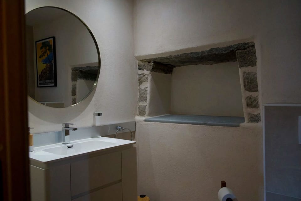 Superior Double Room, Mountain View | Bathroom