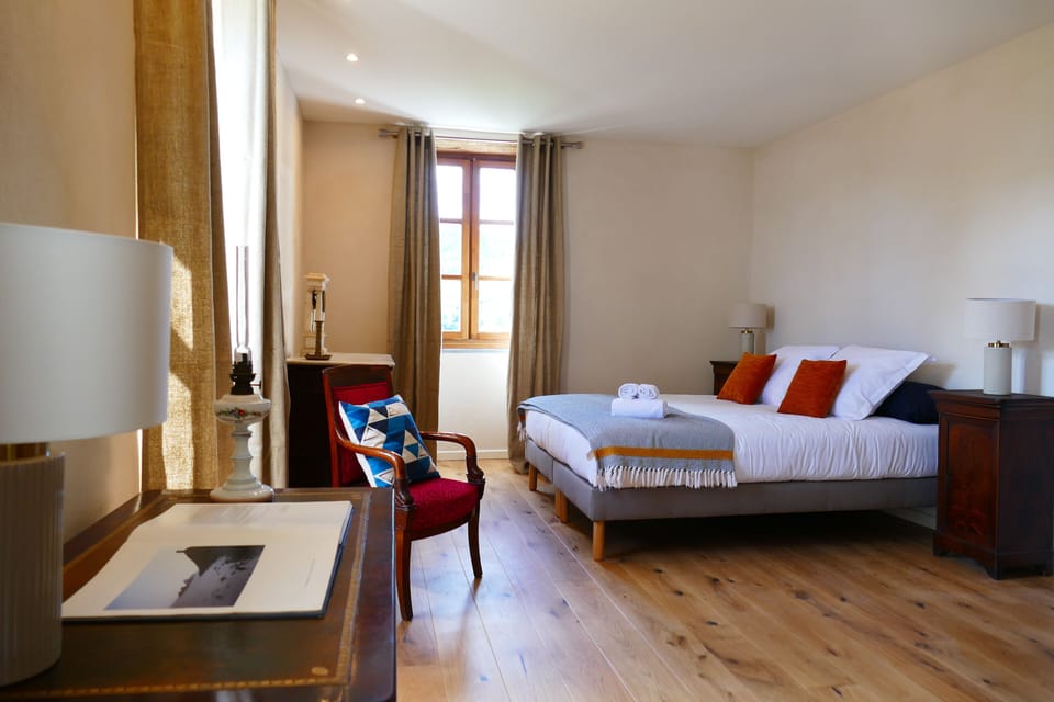 Comfort Double Room, Mountain View | Desk, soundproofing, rollaway beds (free), WiFi (free)