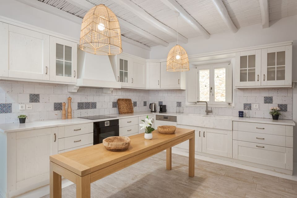 Luxury Villa | Private kitchen | Fridge, microwave, oven, stovetop