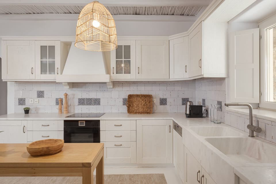 Luxury Villa | Private kitchen | Fridge, microwave, oven, stovetop
