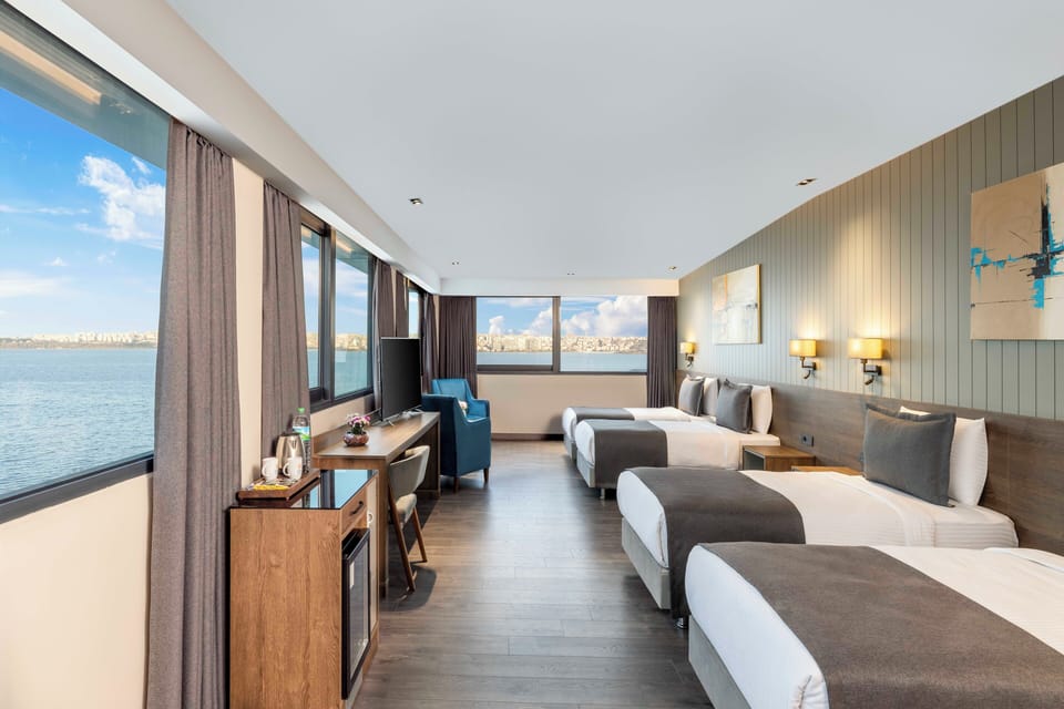 Corner Family Suite Lake View | Premium bedding, minibar, in-room safe, desk