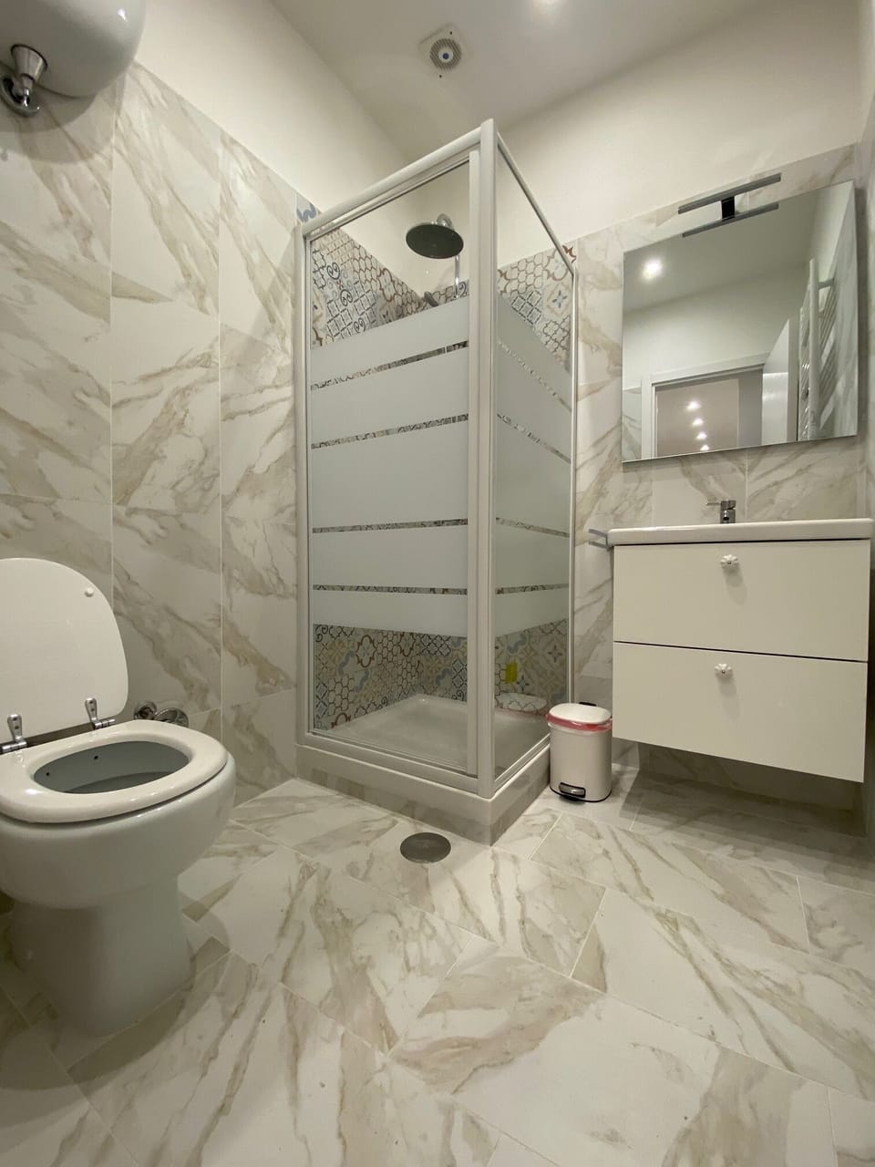Deluxe Double Room | Bathroom | Shower, hair dryer, bathrobes, bidet