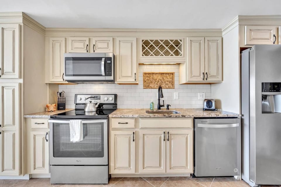 Kitchen with FULL SIZED appliances, granite countertops and cookware/utensils.  