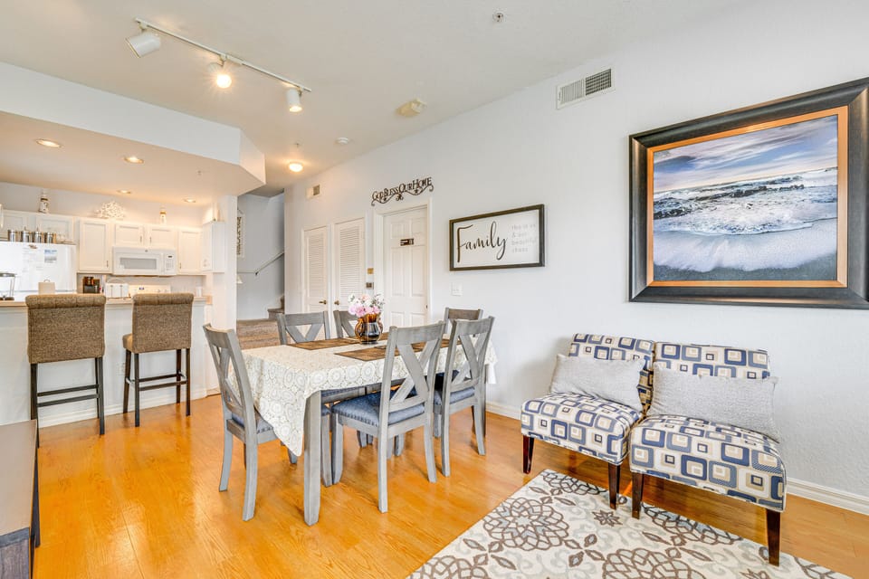 Dining Room | Dining Table | Dishware/Flatware | High-Top Breakfast Bar