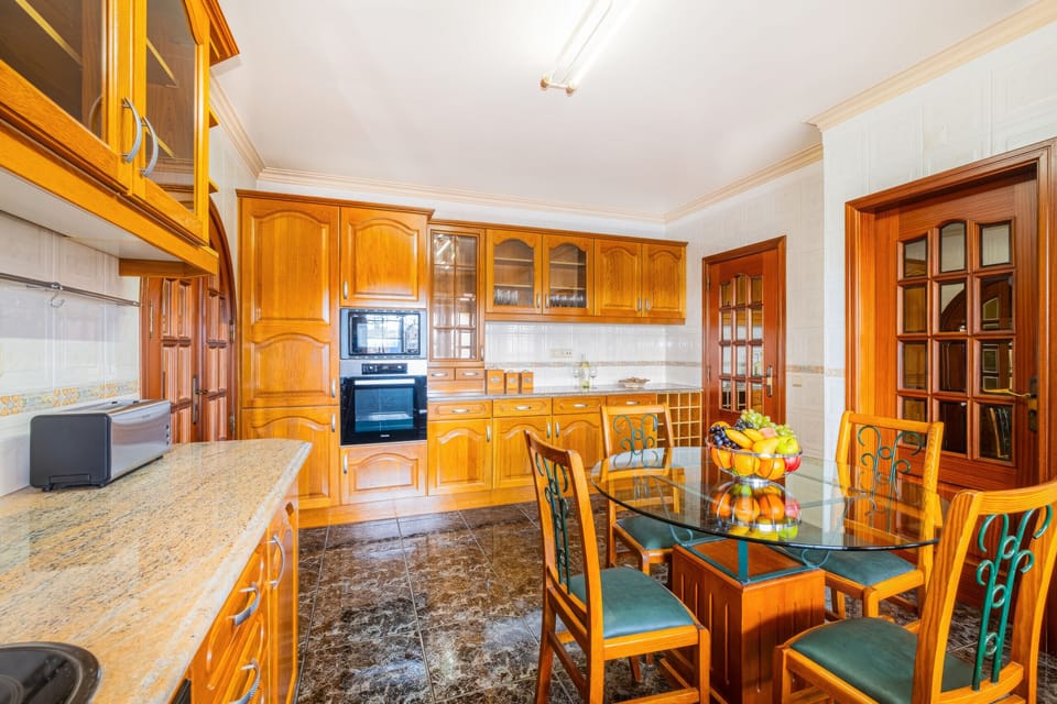Coffee/tea maker, microwave, oven, dishwasher
