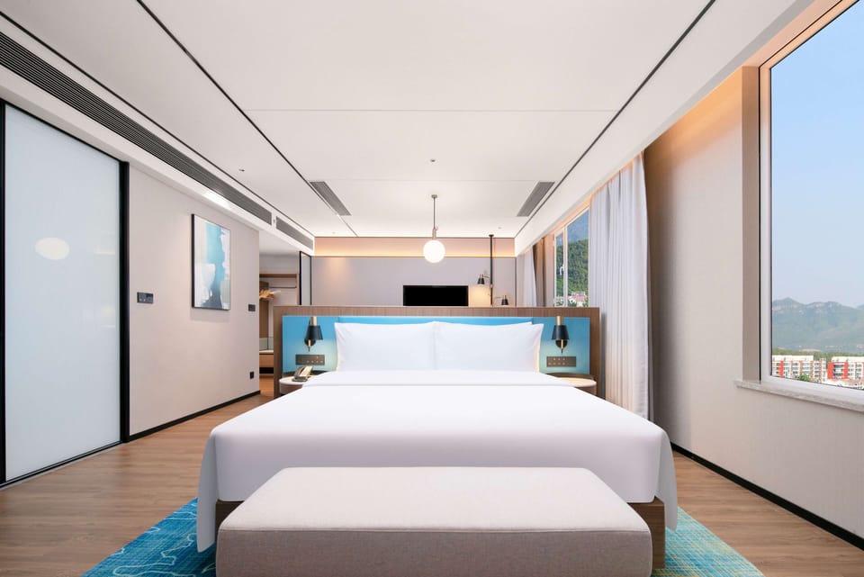Premium Room, 1 King Bed (Snack Bar) | In-room safe, soundproofing, iron/ironing board, WiFi (free)