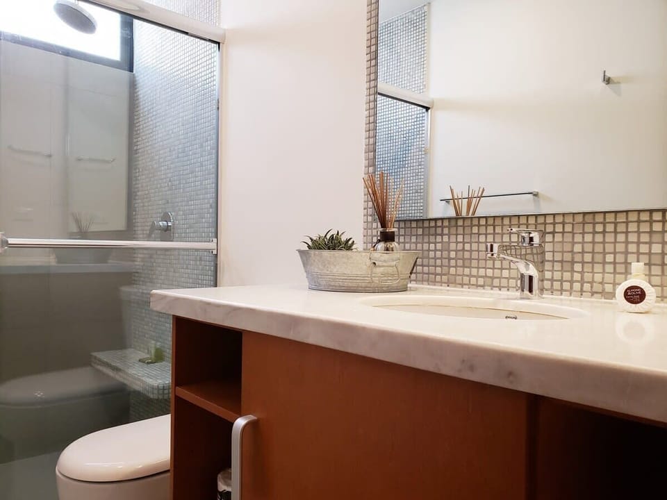 Main bathroom