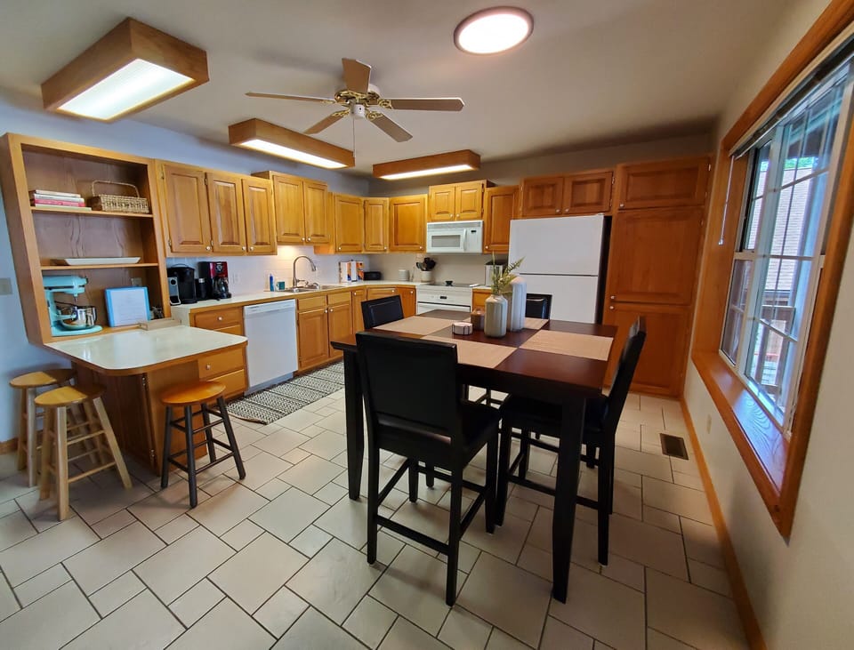Fully Equipped Kitchen/Dining Area
