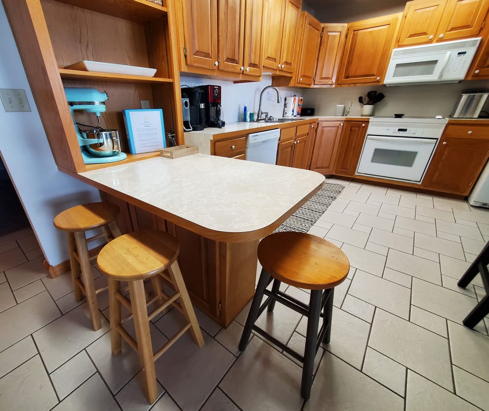 Extra Seating at Kitchen Counter