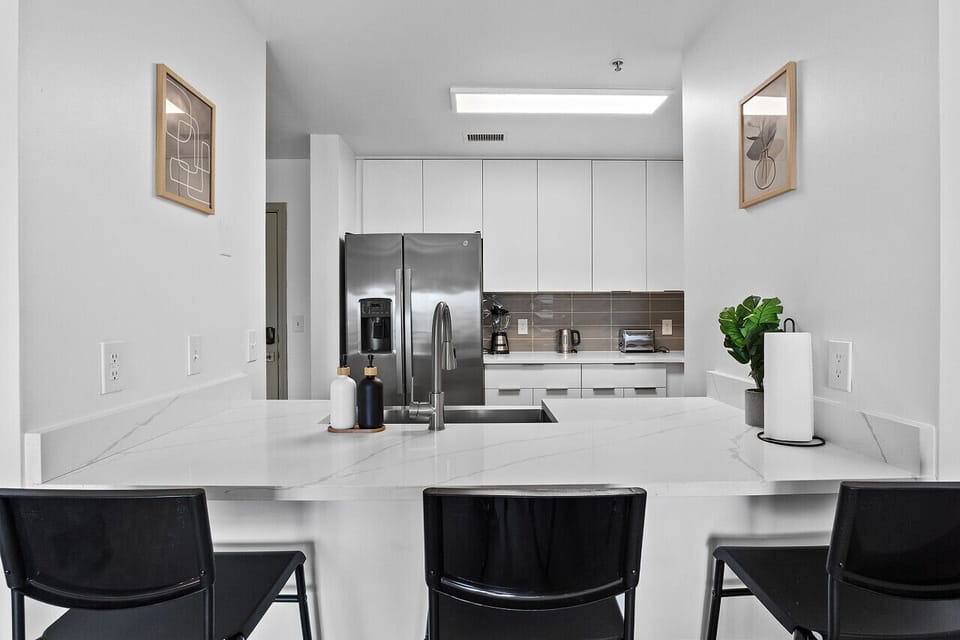 Lovely fully-equipped kitchen with everything you need to prepare your meals and enjoy a nice dinner!
