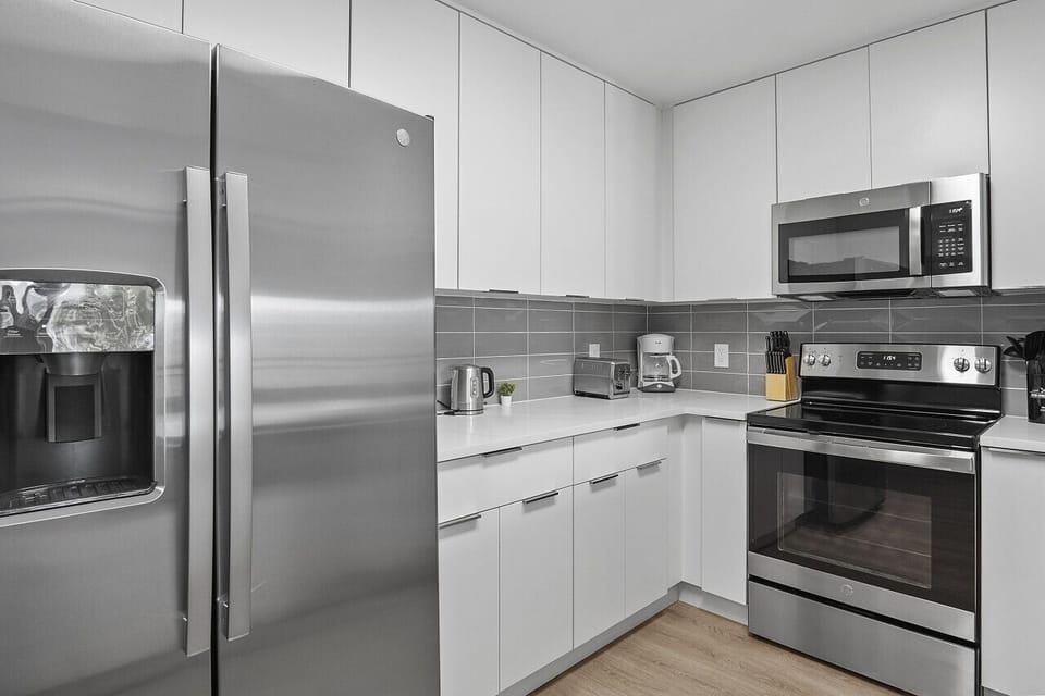 Lovely fully-equipped kitchen with everything you need to prepare your meals and enjoy a nice dinner!