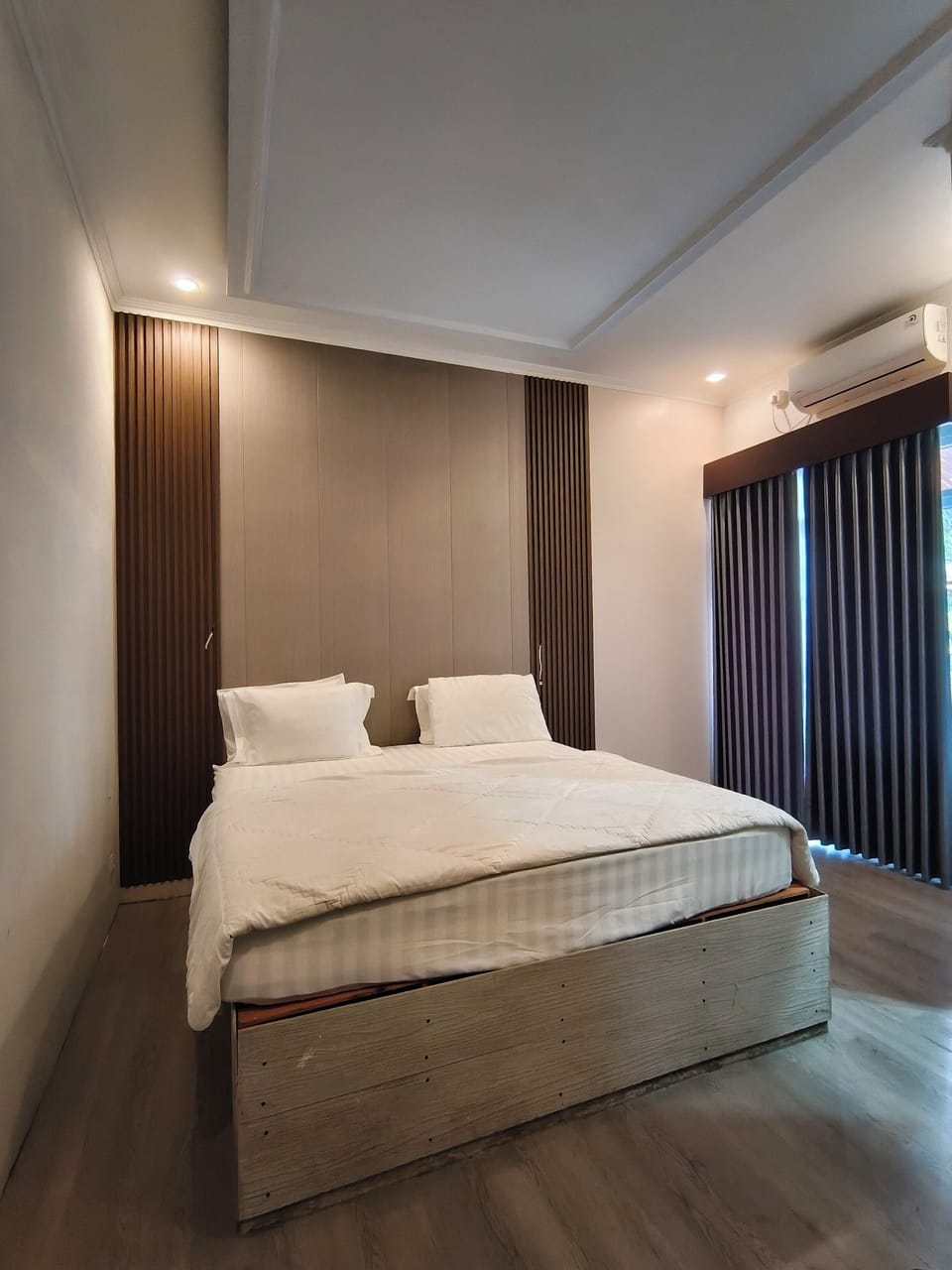 Premium bedding, free WiFi