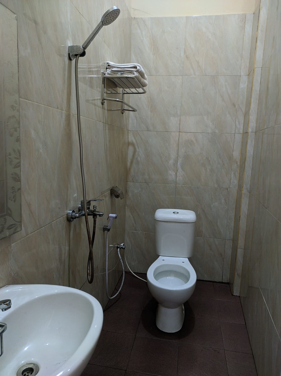 Standard Single Room, 1 Bedroom | Bathroom | Shower, rainfall showerhead, free toiletries, bidet