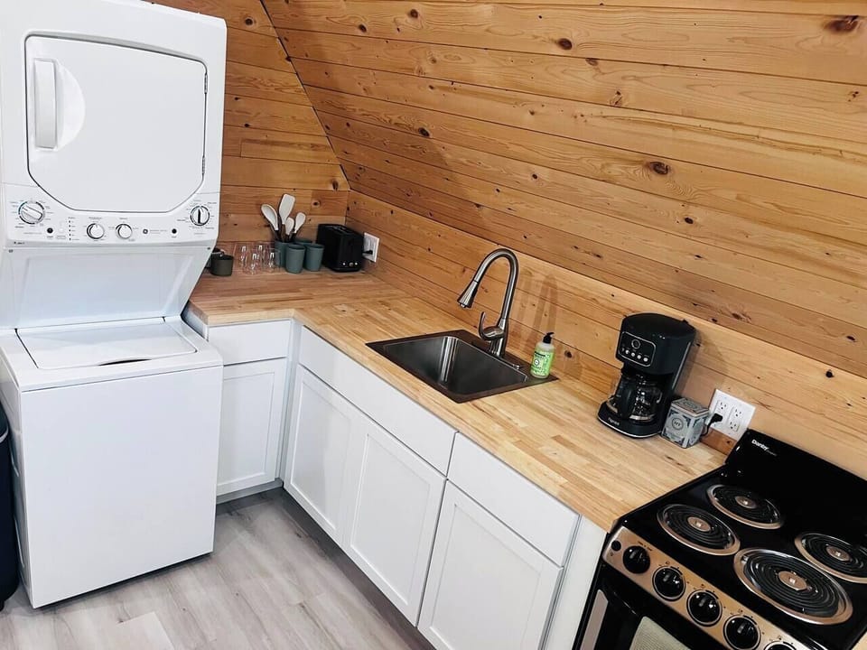 Kitchen/laundry