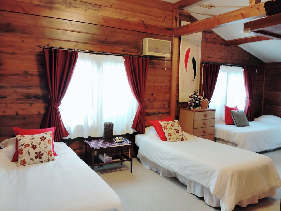Quadruple Room | Premium bedding, down comforters, WiFi (free), bed sheets