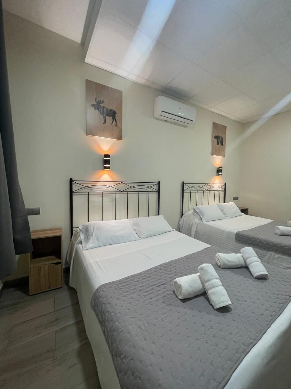 Standard Quadruple Room, Private Bathroom | In-room safe, desk, free WiFi, bed sheets