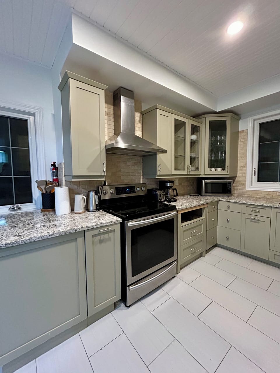 Fully equipped kitchen with modern appliances and everything needed to cook.